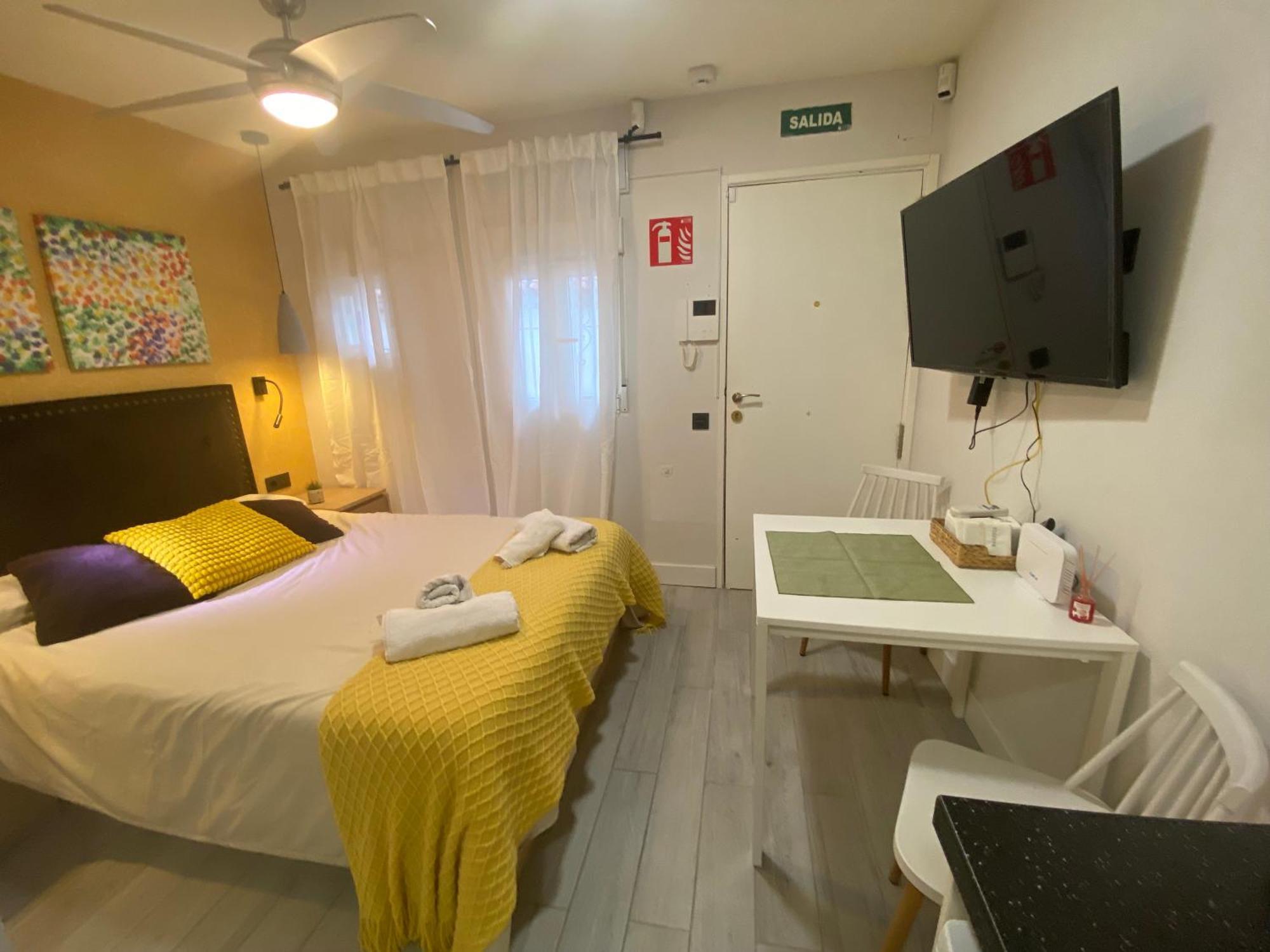 Studio, Cerca De El Rastro De Madrid Eksteriør bilde